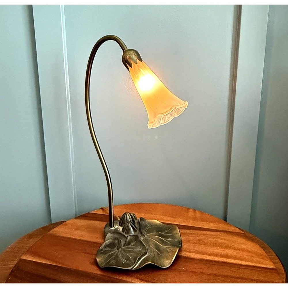 Art Nouveau Lily Pad Table Accent Lamp White Frosted Tulip Shade Glass Taiwan